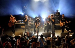 hurlements en coulisses,futuropolis,012013,810,musique,hurlements d'leo,concerts,moynot,one shot,recit,rock n roll