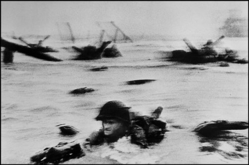 omaha beach 6 juin 1944,magnum photos,capa,morvan,bertail,dupuis,aire libre,histoire,débarquement,guerre,reportage,photo,témoignage