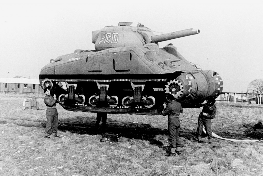 tank-gonflable-seconde-guerre-mondiale-01-1024x683