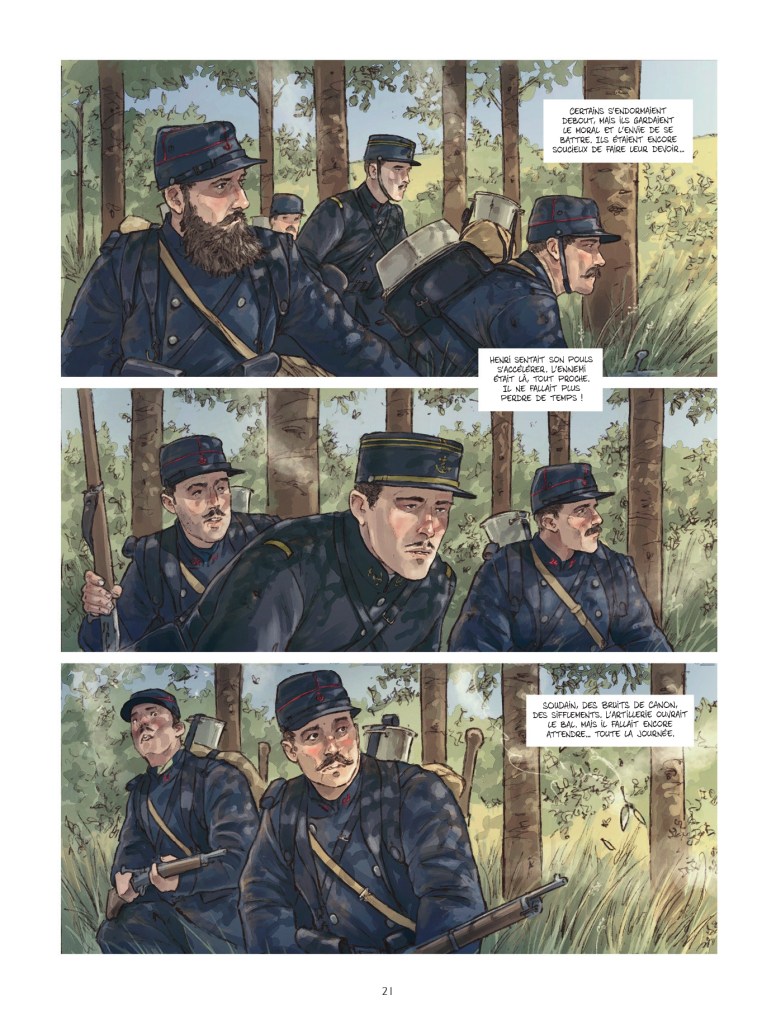 Trois soldats en uniforme militaire, assis dans une forêt, discutent de leur situation avec des expressions sérieuses. Ils portent des sacs à dos et tiennent des fusils. Un bruit d'artillerie se fait entendre en arrière-plan.